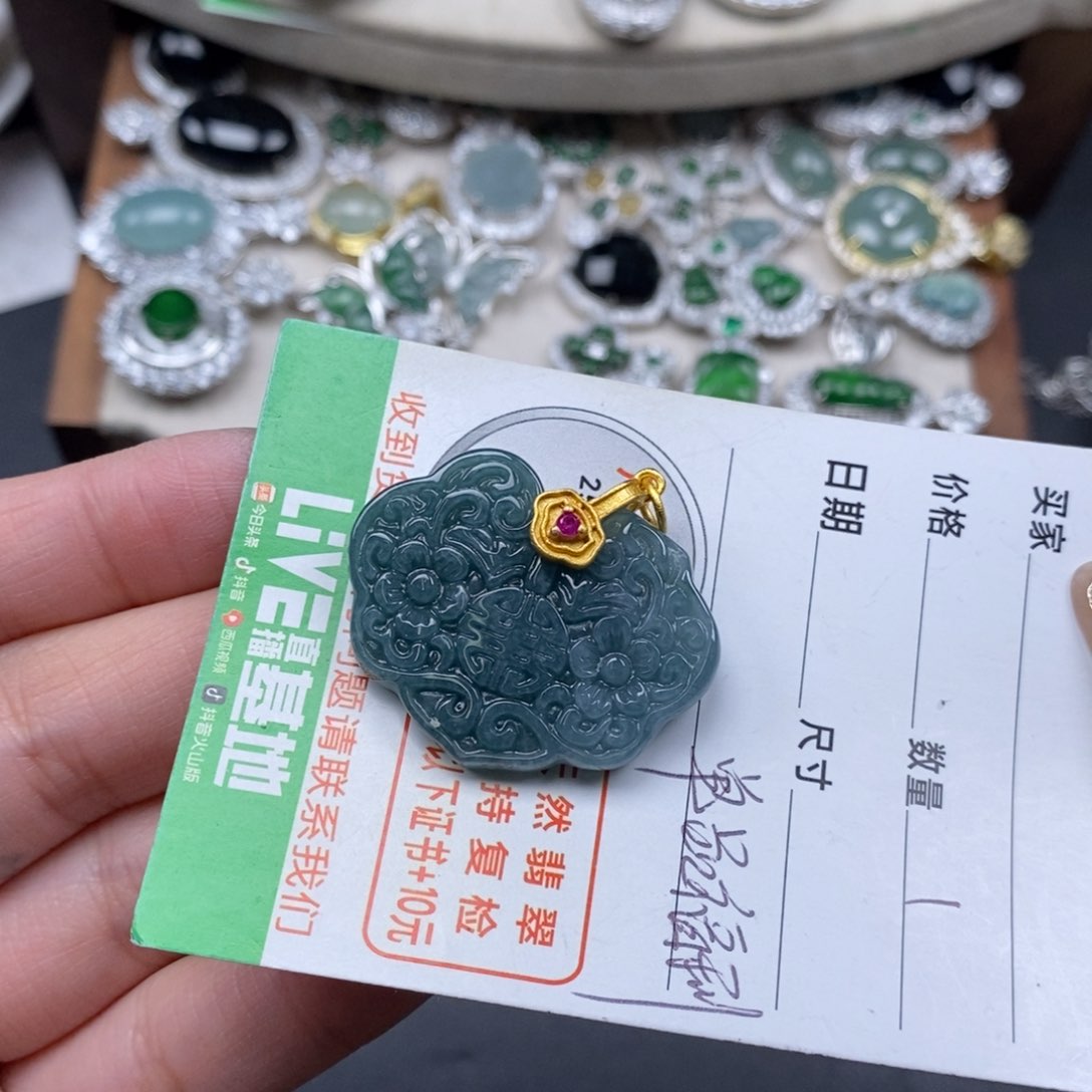 翡翠颈饰未镶嵌翡翠