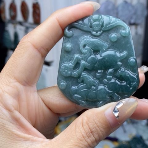 翡翠颈饰未镶嵌翡翠