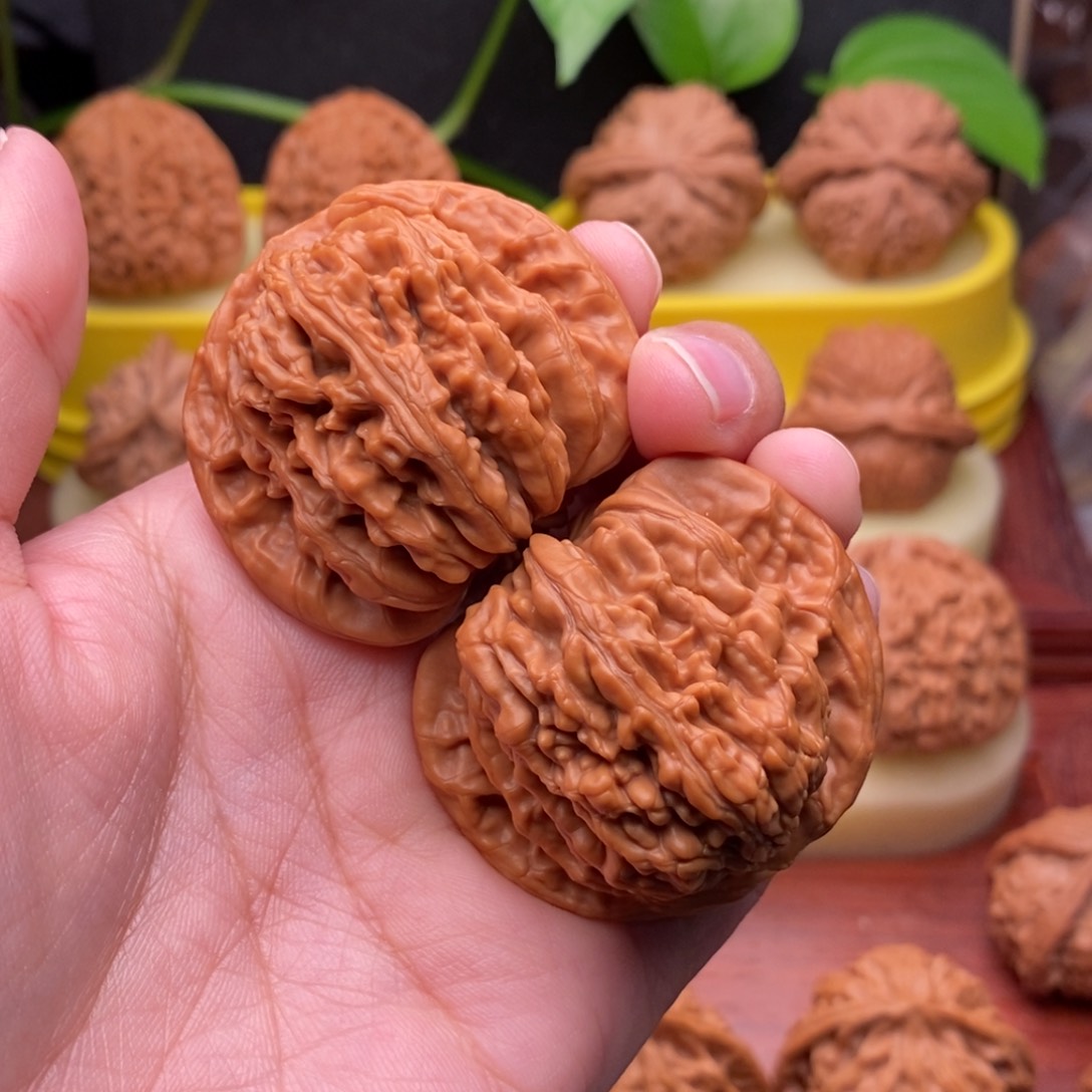 把件文玩核桃43老树红皮四座楼“漏”