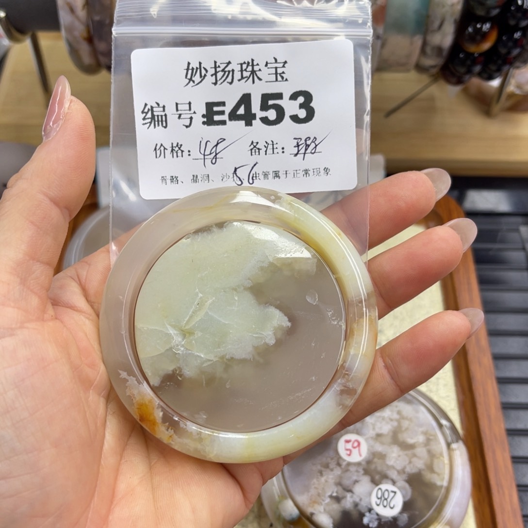 合金默认有瑕石英质玉迪****?