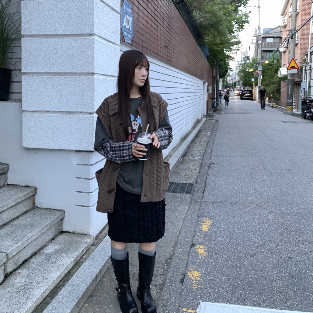 THESE DAY/ 米奇格子tee/牛角扣马甲/黑色木耳半裙（No退No换）