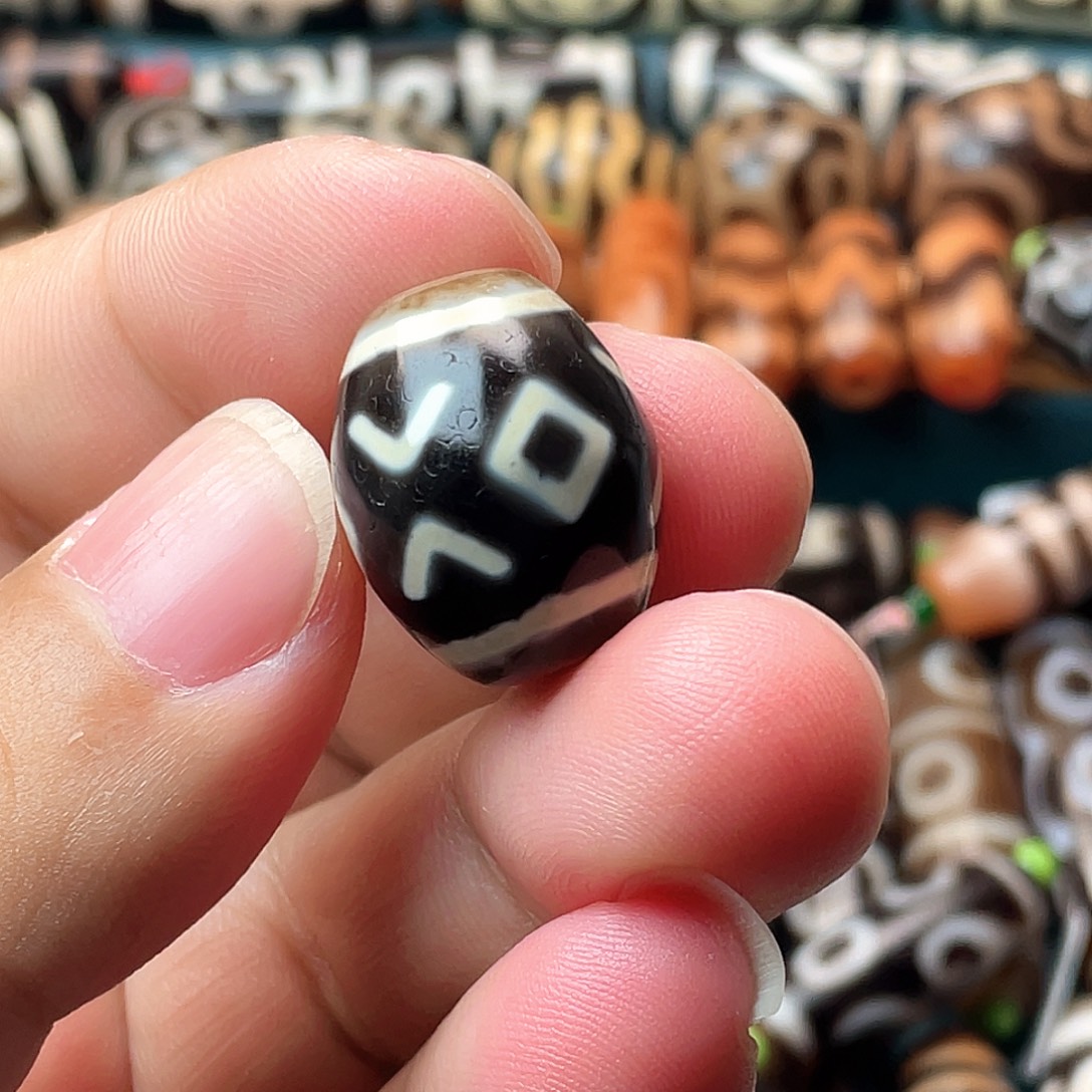 玛瑙/玉髓未镶嵌颈饰聚缘金刚三