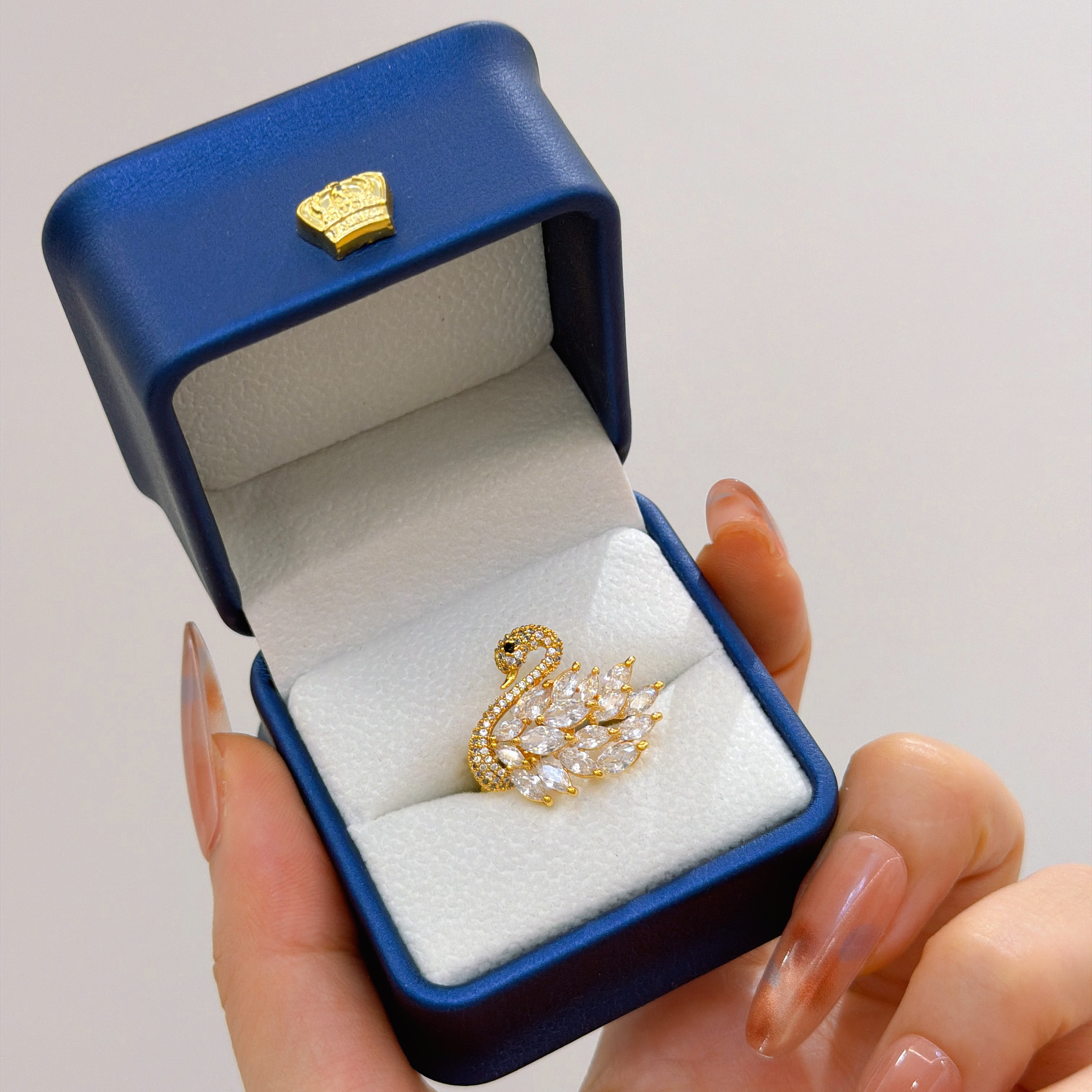 铜合金锆石戒指 黄天鹅水晶戒指