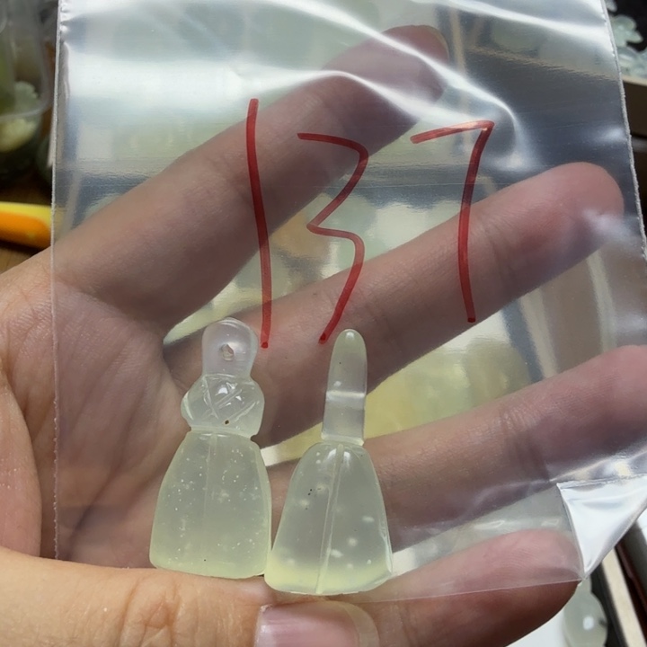 透闪石-蛇纹石玉吊坠未镶嵌