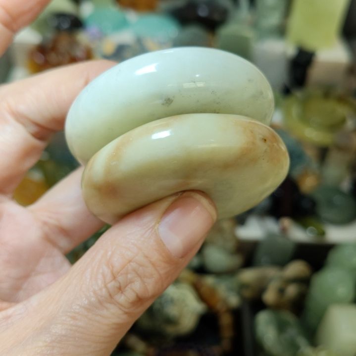 朱***言岫玉未镶嵌平安扣