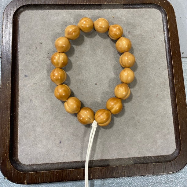 A140屁桃猴头核桃单圈手持