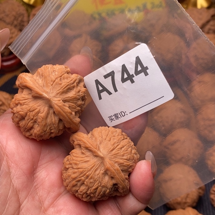 把件核桃血麒麟39尺744号