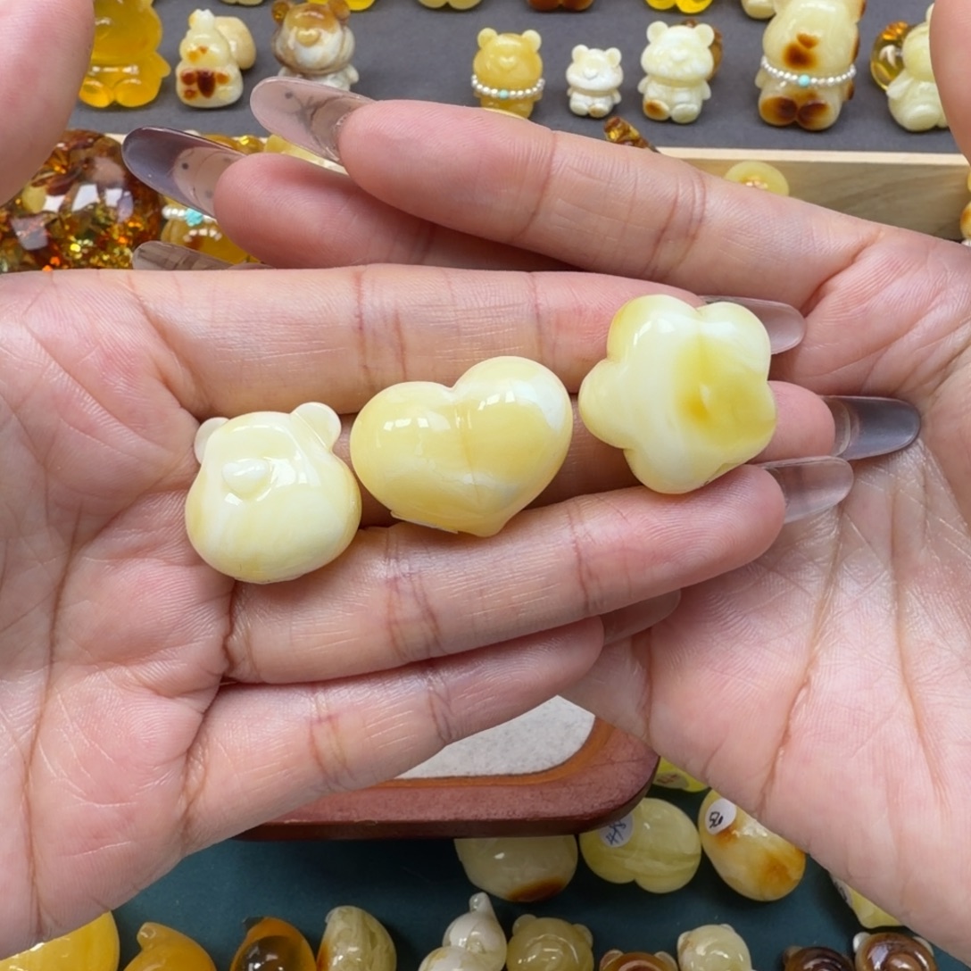 傲***子蜜蜡未镶嵌裸石蜜蜡