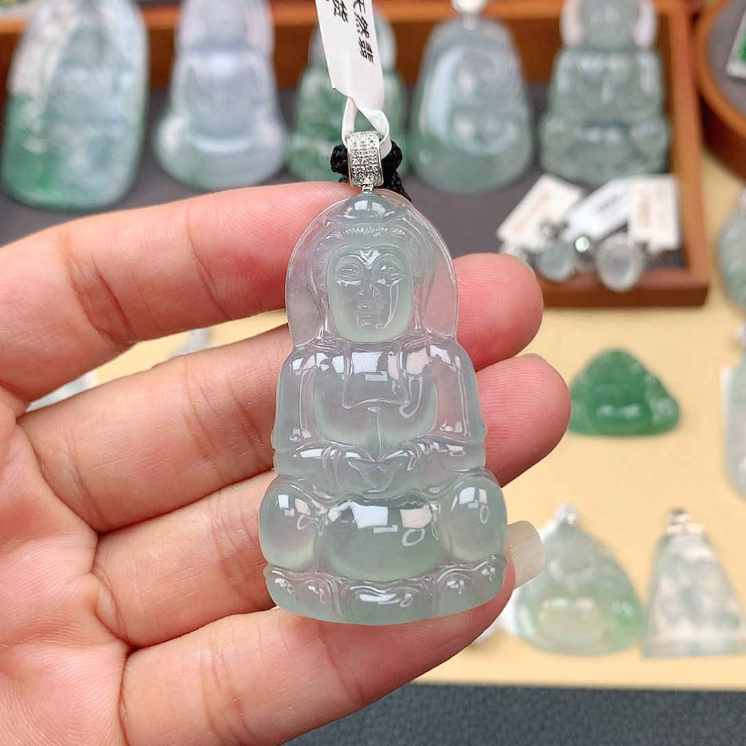 翡翠颈饰18K金镶嵌广****脑观音