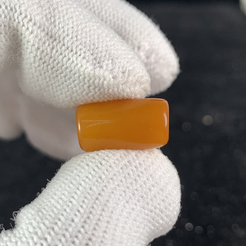 Q1104保真原矿俄料尺寸8.8*15.8mm蜜蜡单颗马蹄斜切顶珠微瑕放漏