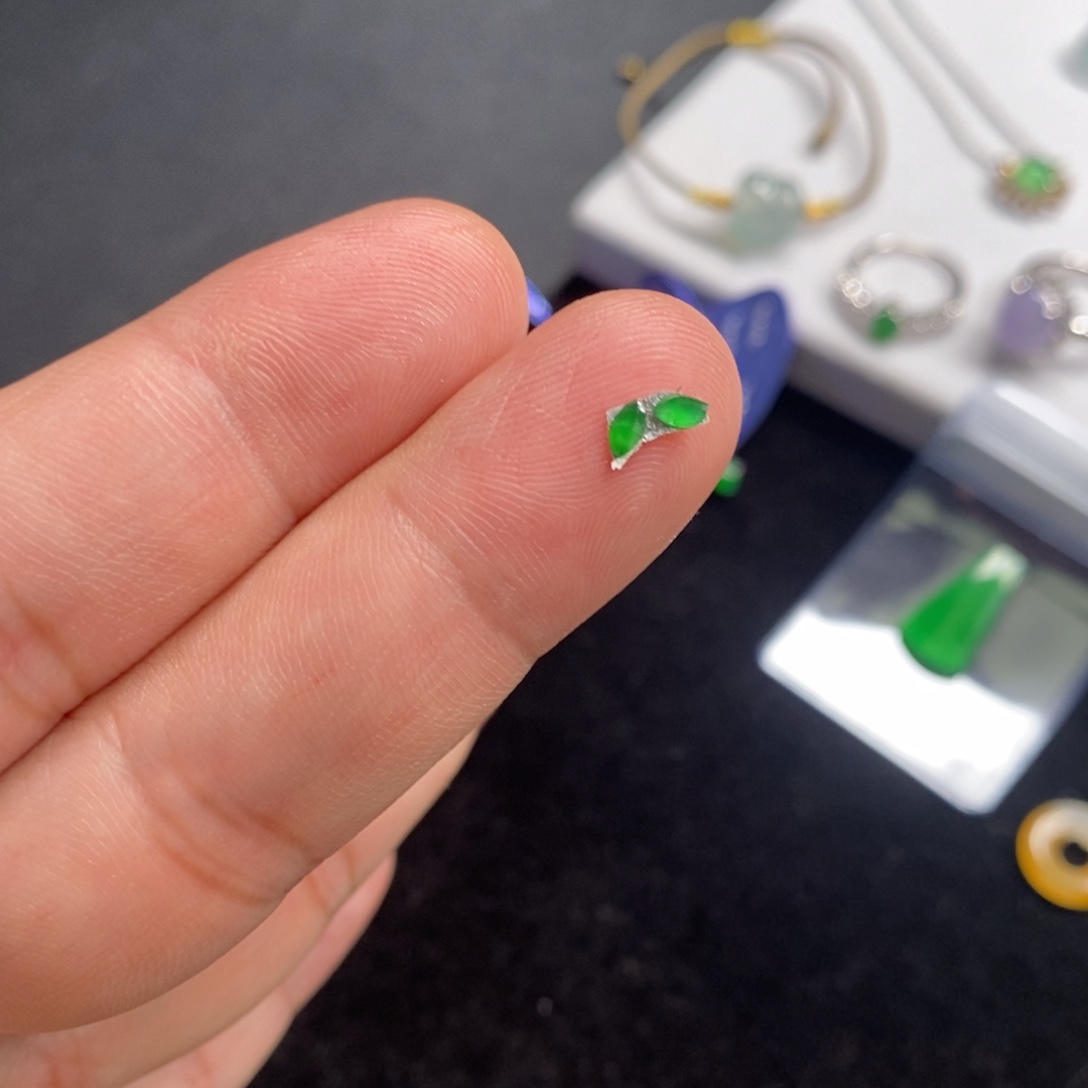 翡翠裸石正阳绿随形