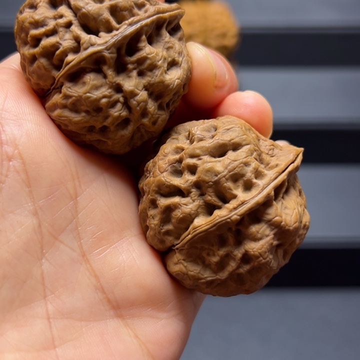 文玩核桃吊坠L毒王40