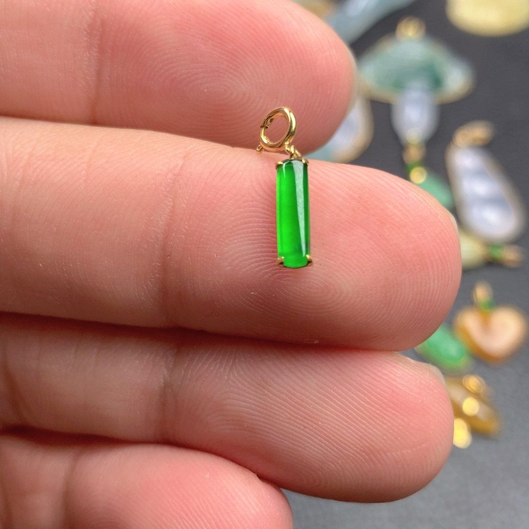 【闪购商品】颈饰18K金镶嵌翡翠翡翠