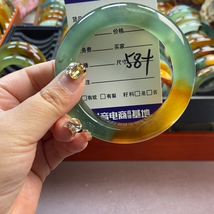 蛇纹石玉未镶嵌手镯挂件