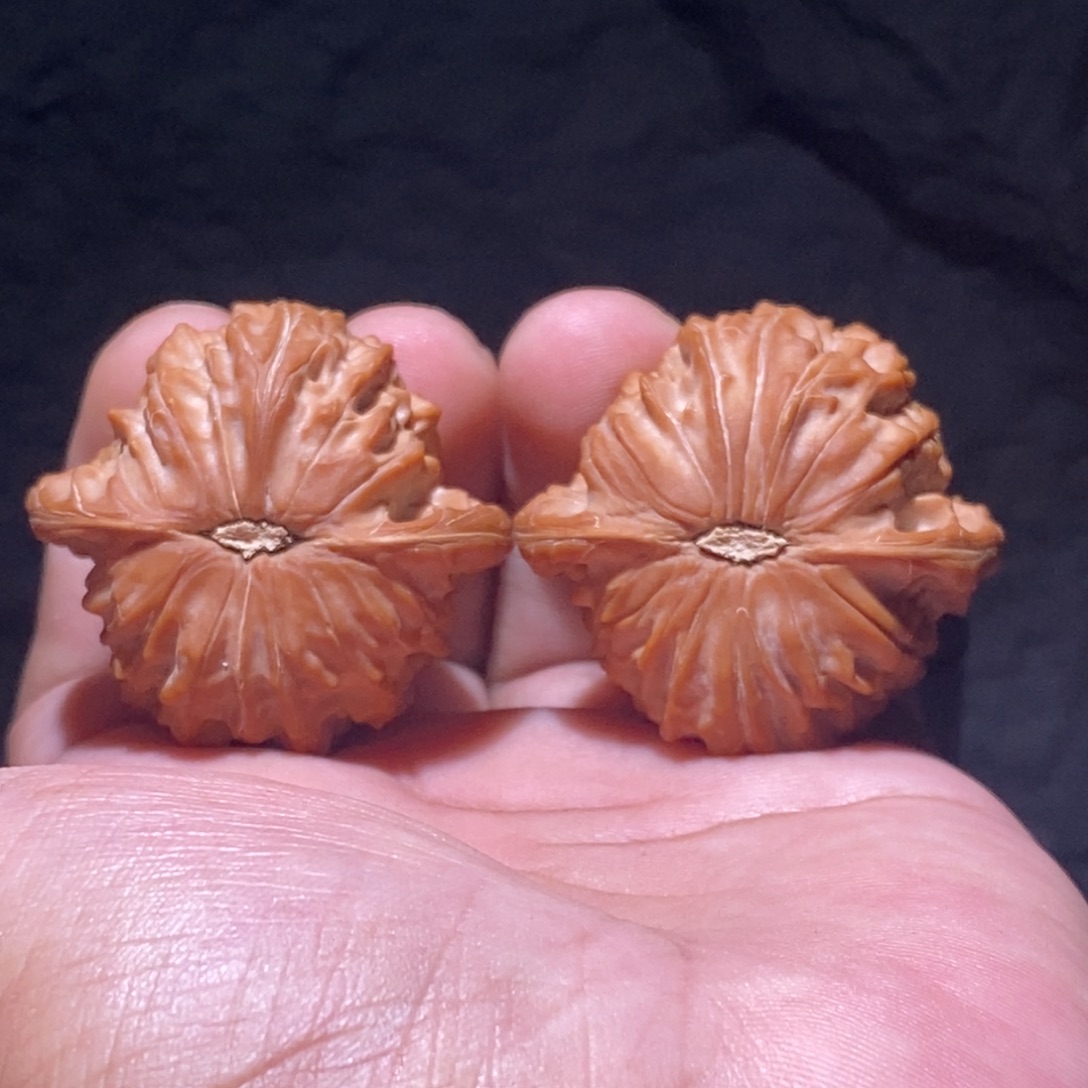 D***n文玩核桃吊坠磨盘