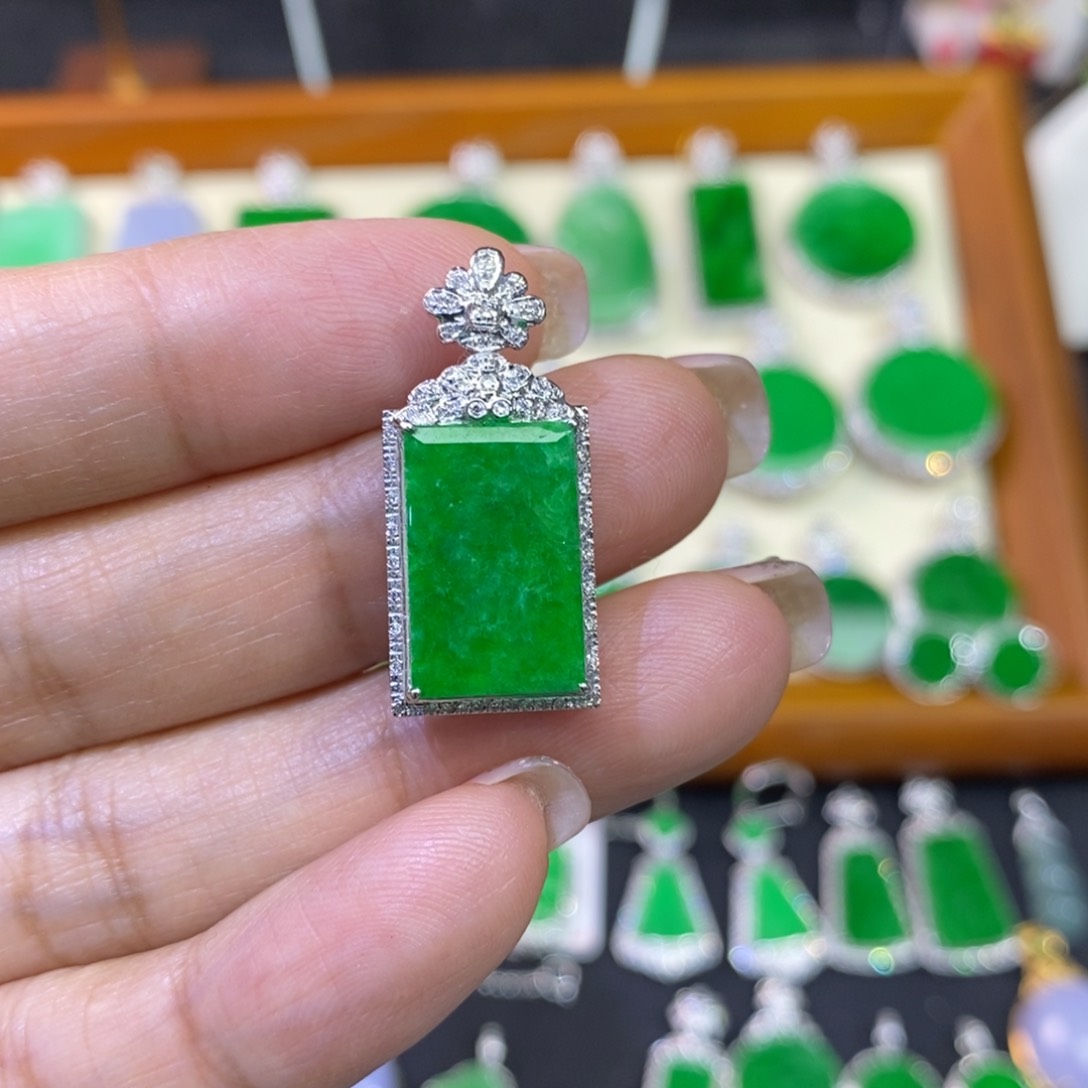 翡翠吊坠(不含链)18K金镶嵌吊坠