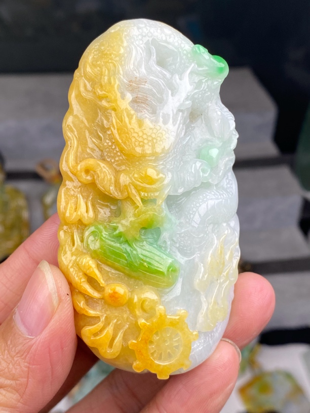 天然翡翠黄加绿龙牌翡翠玉坠翡翠吊坠