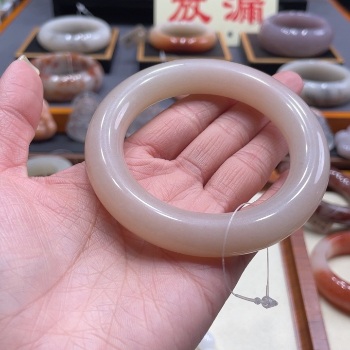 未镶嵌手镯石英质玉芒***敏