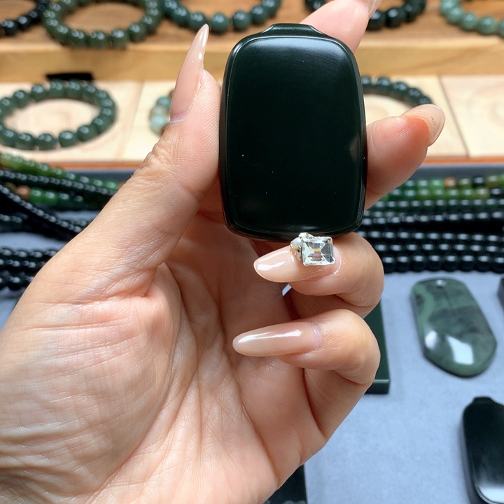 和田玉（青玉）颈饰未镶嵌马**功