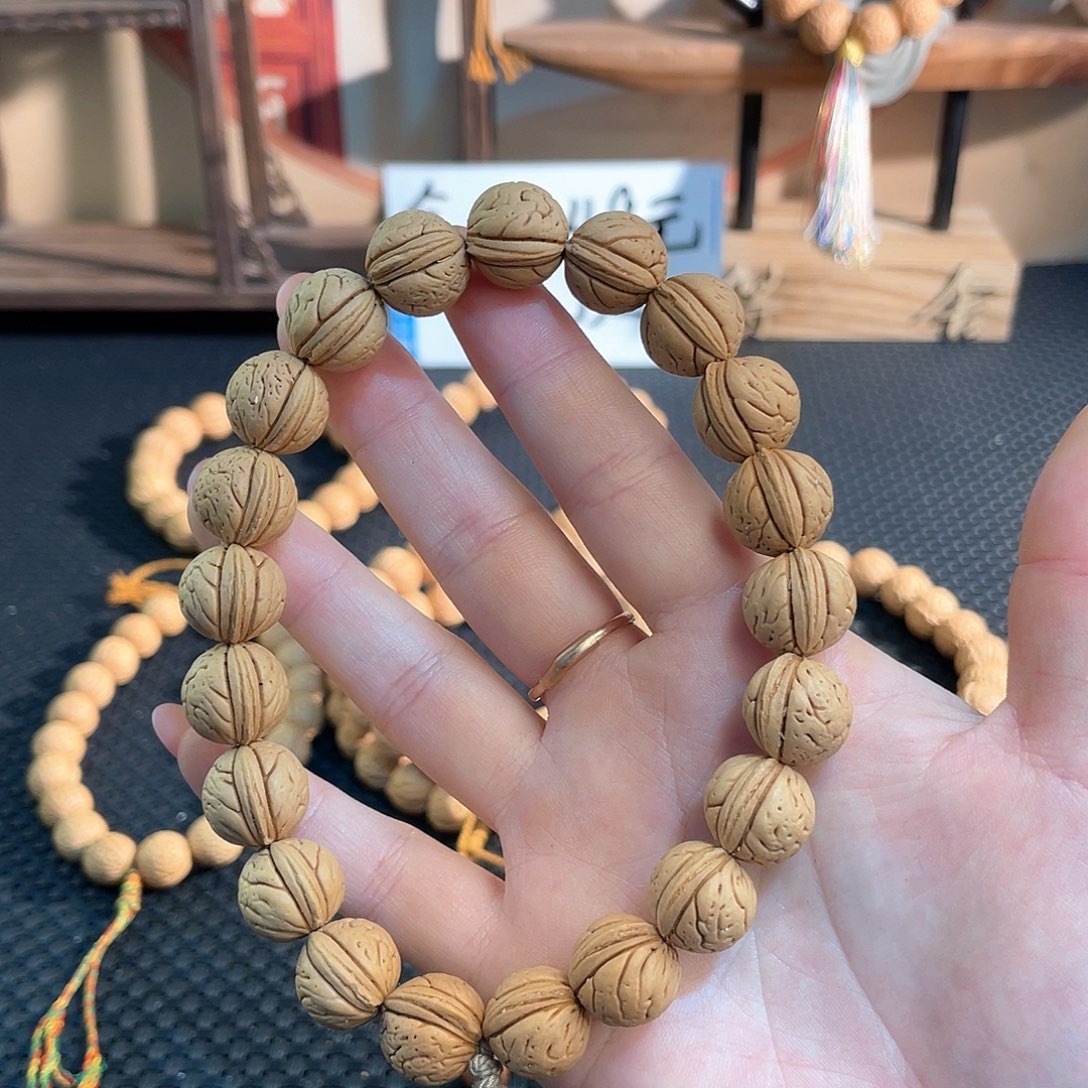 树脂制品N*13加野生小黄桃单圈手持