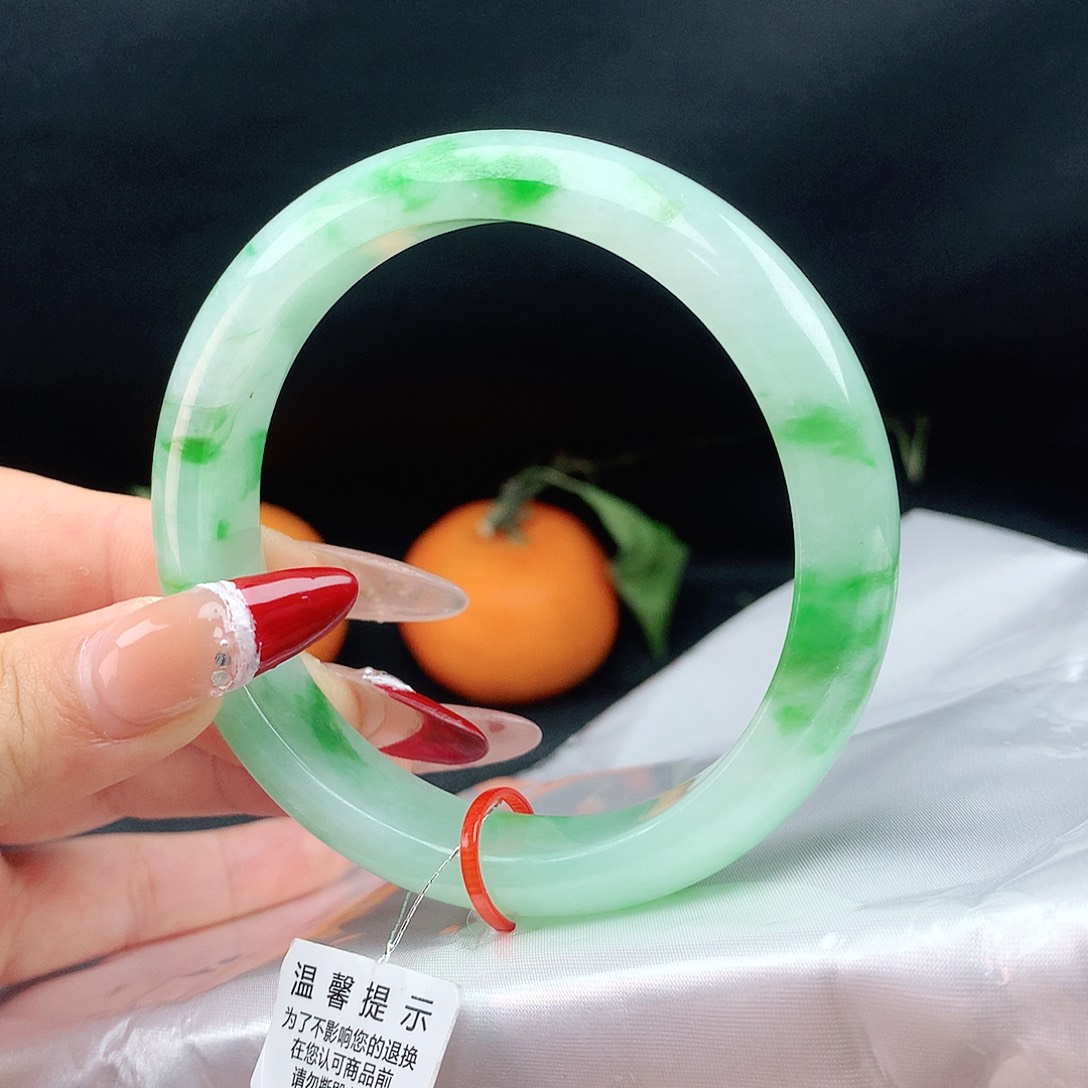 翡翠手镯未镶嵌62圈