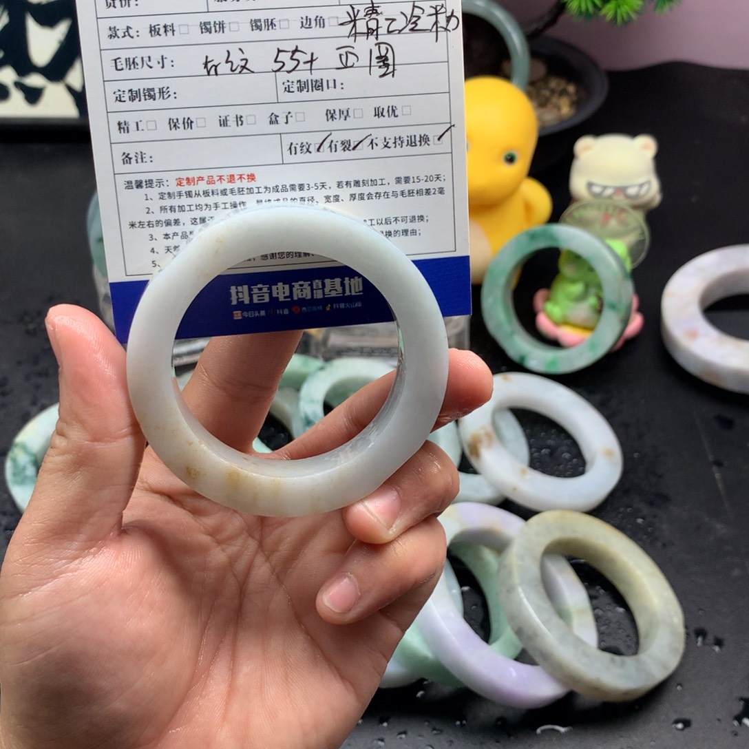 大***米定制翡翠未镶嵌翡翠手镯