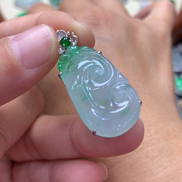 翡翠吊坠(不含链)18K金镶嵌