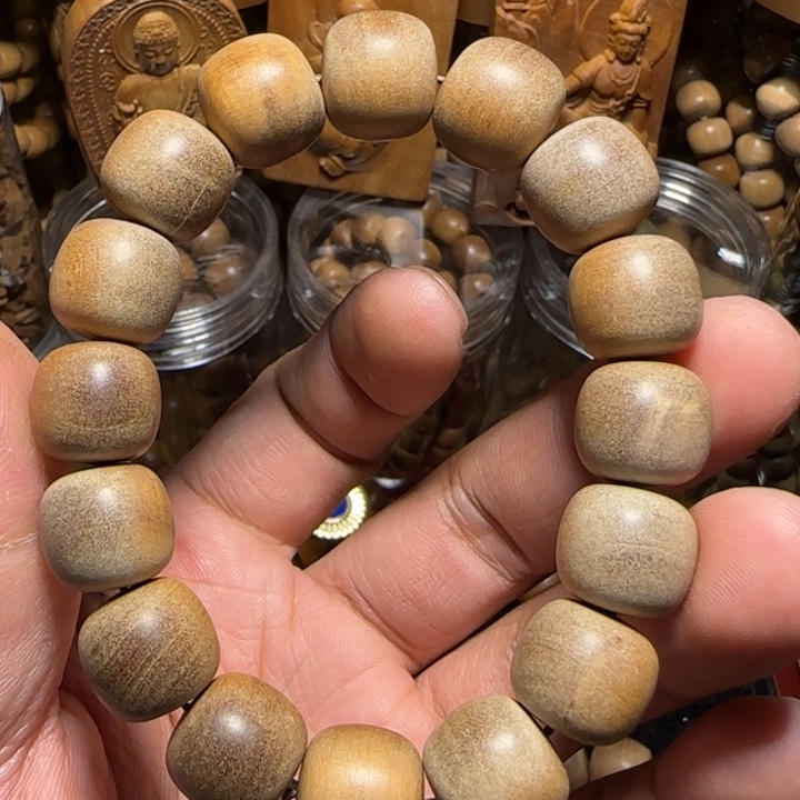 檀香木老山檀香13×14瑕疵