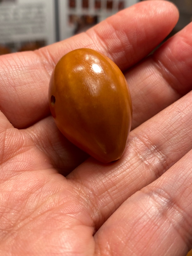 苏工核雕广东油核手工大三通，市场极罕见，喜欢的来，尺寸2。29