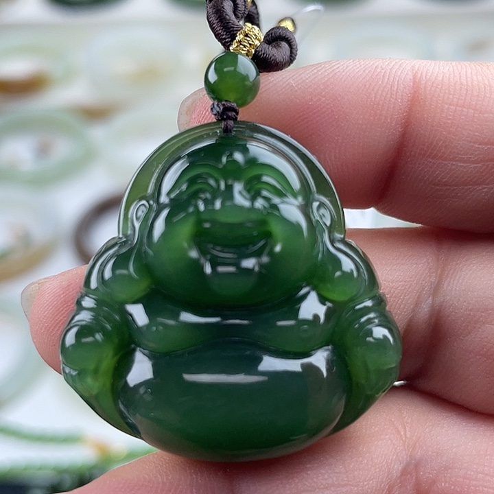 颈饰未镶嵌和田玉（碧玉）