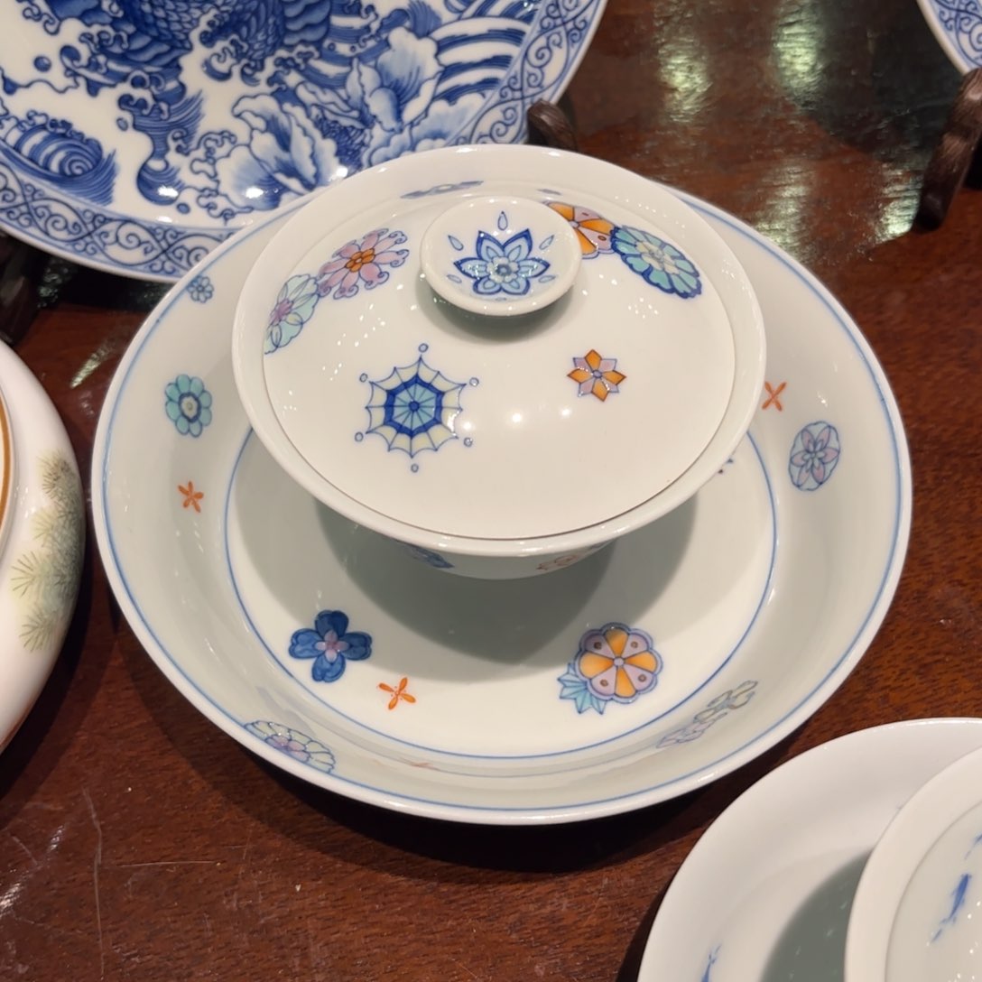 n****y青花斗彩皮球花盖碗壶承