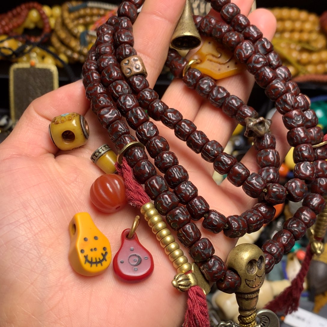 刘***磊泥塑藏传文玩。小配饰。 