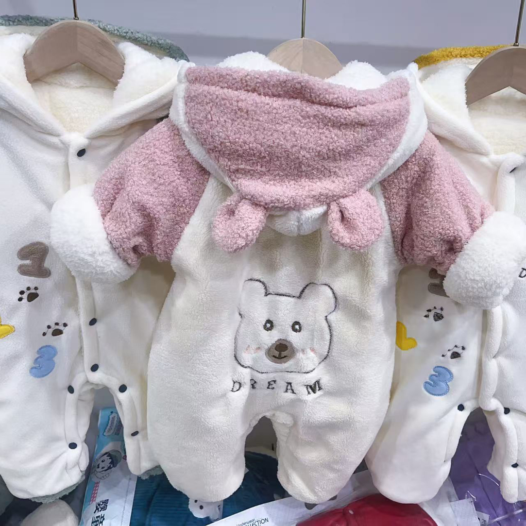 一件过冬藕粉色小熊刺绣