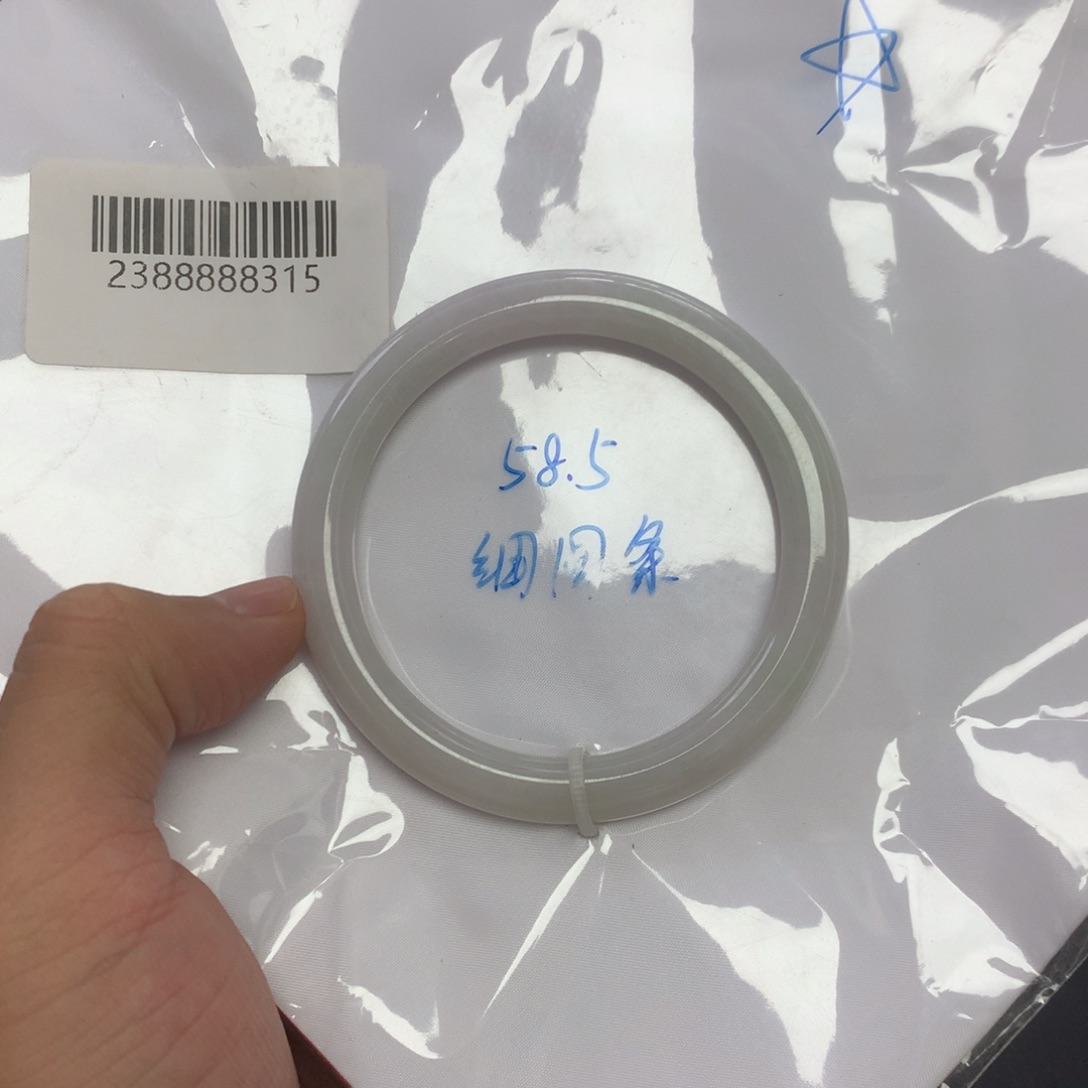 未镶嵌手镯翡翠天然缅甸翡翠手镯