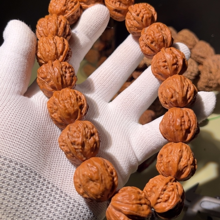 文玩核桃手串…………18