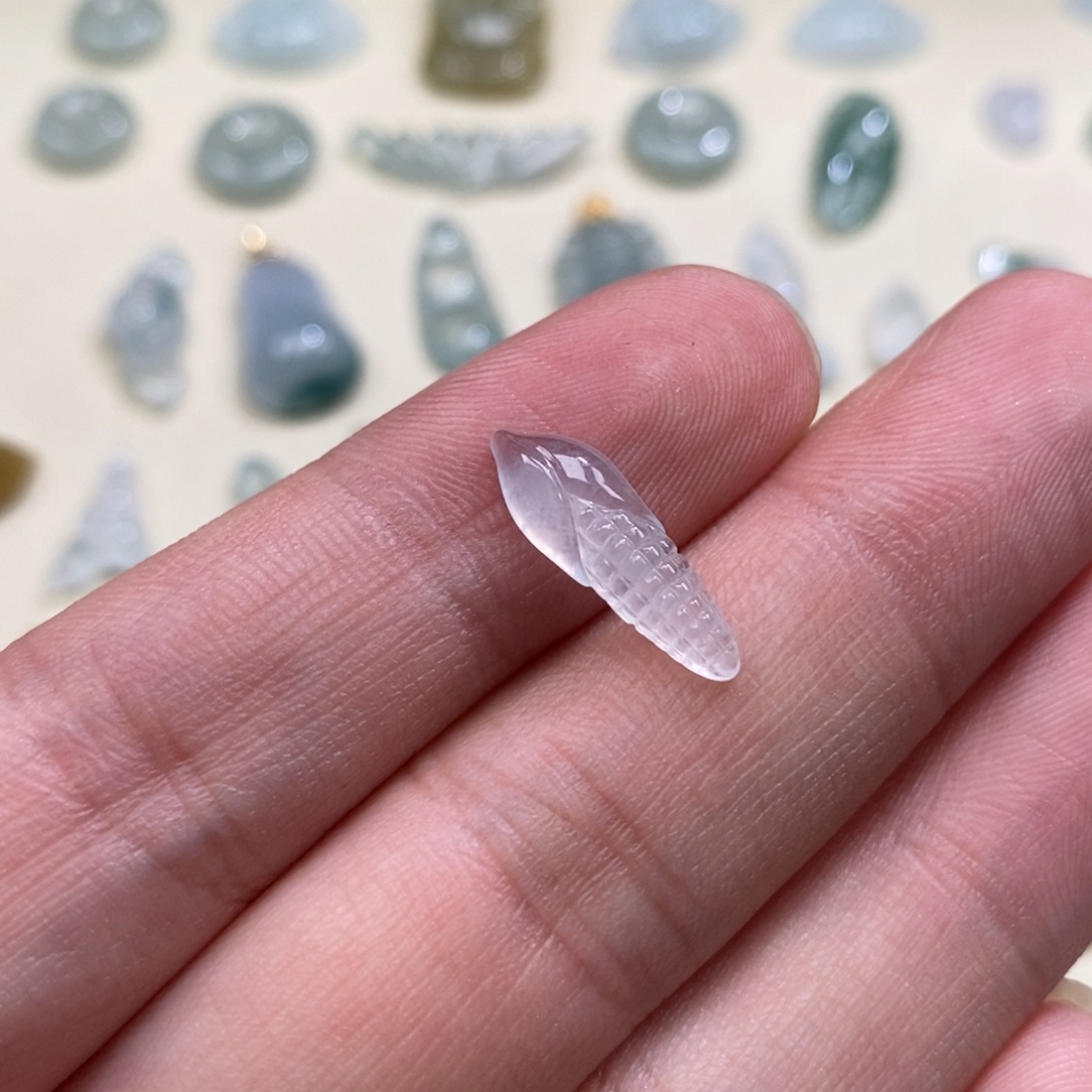 翡翠未镶嵌颈饰玉米