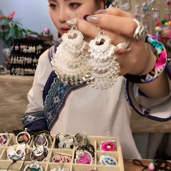 花岗石铁合金耳环