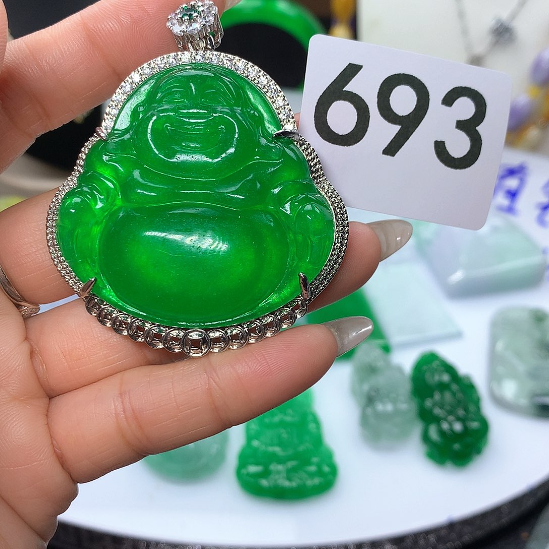 翡翠吊坠(赠链)未镶嵌