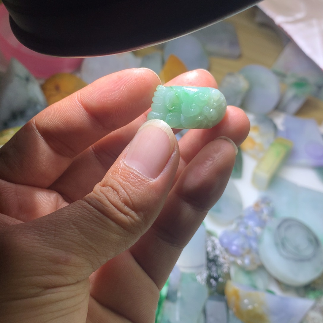 【闪购商品】定制翡翠未镶嵌天然翡翠原石吊坠