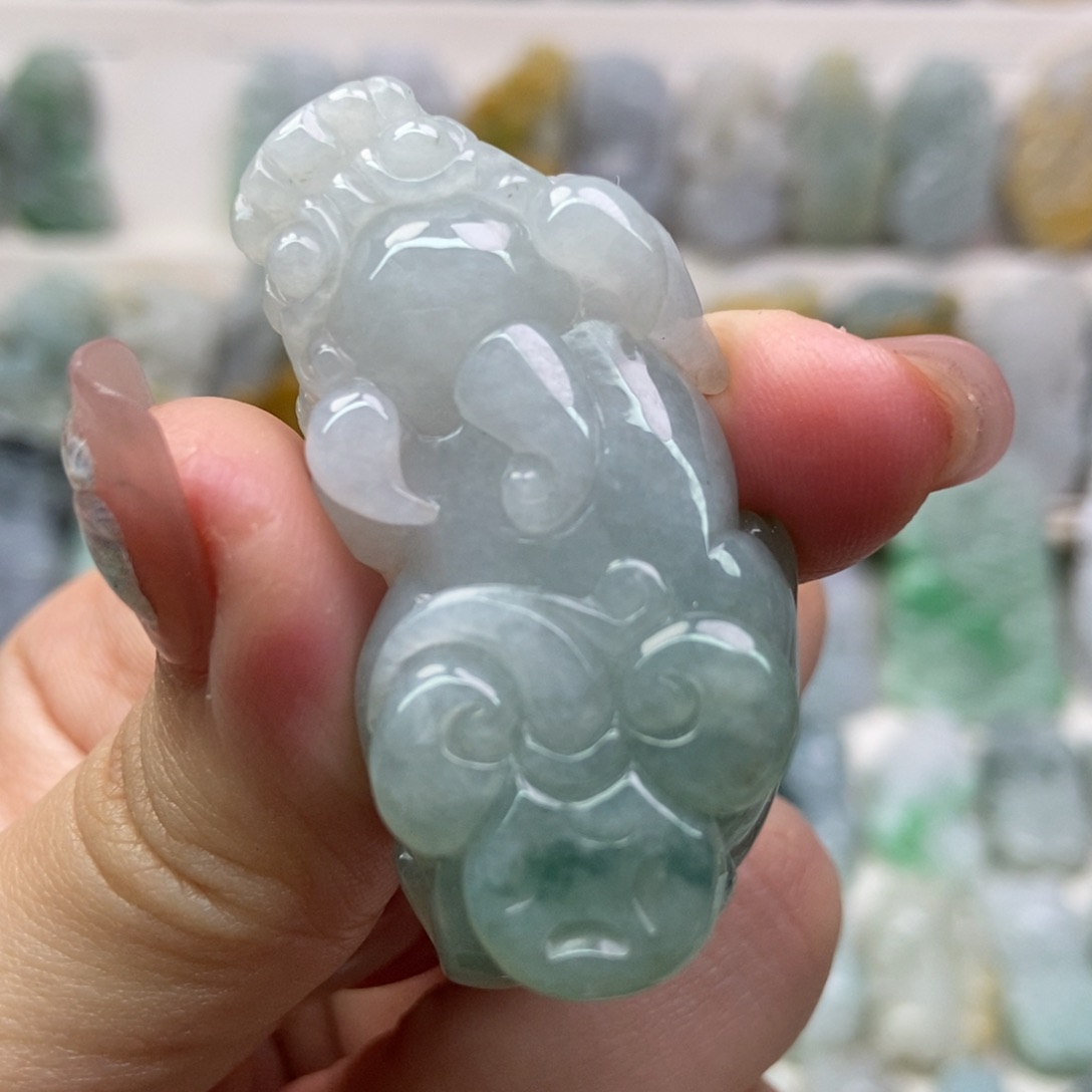 翡翠吊坠(赠链)未镶嵌