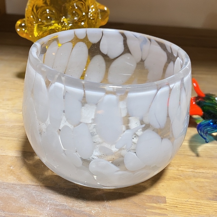 花瓶高8厘米宽9厘米