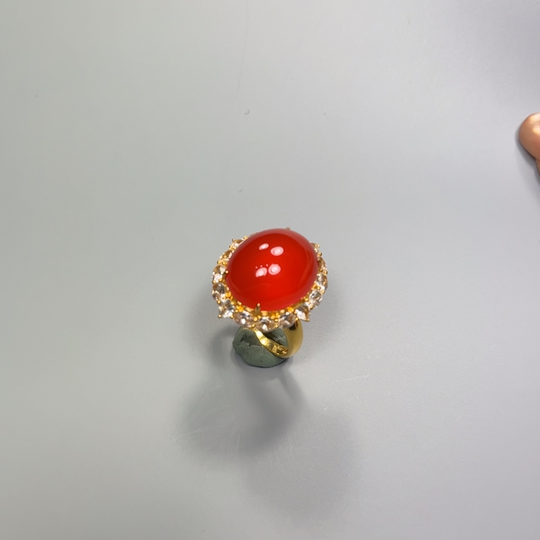 南红玛瑙冰红戒指18K金镶嵌