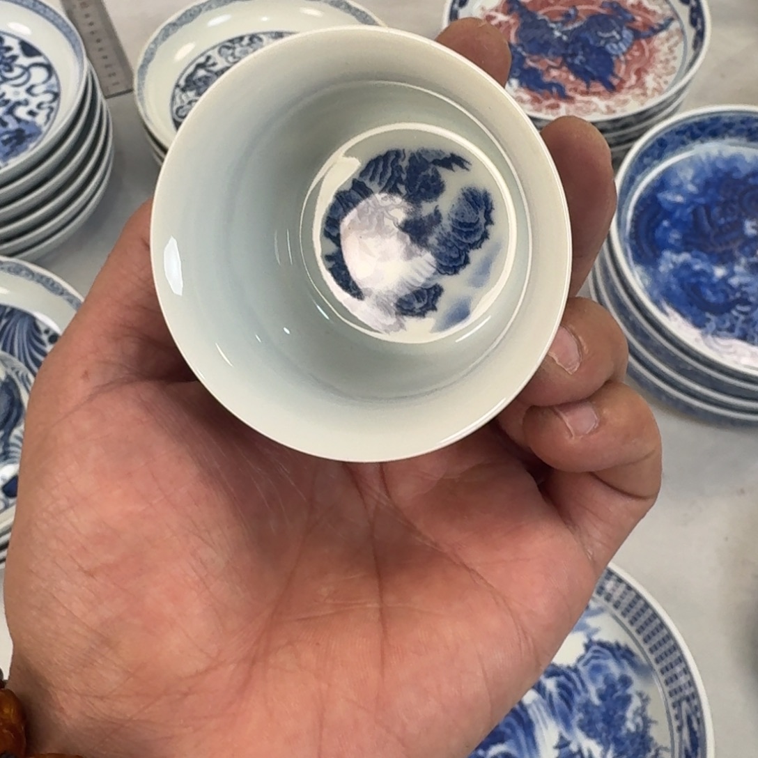 小***鱼摆件陶青花山水小客杯