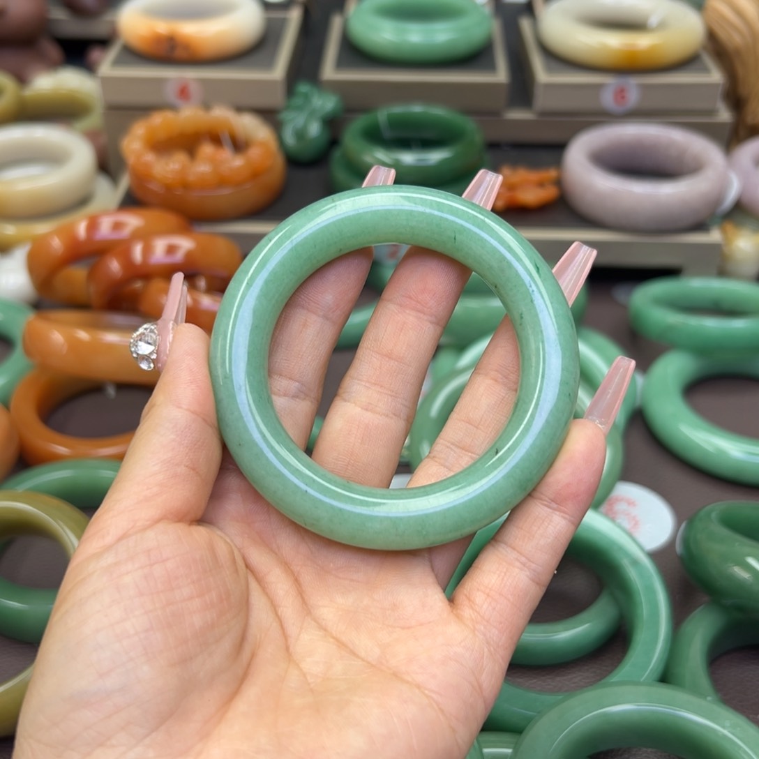 石英质玉手镯未镶嵌T****卷