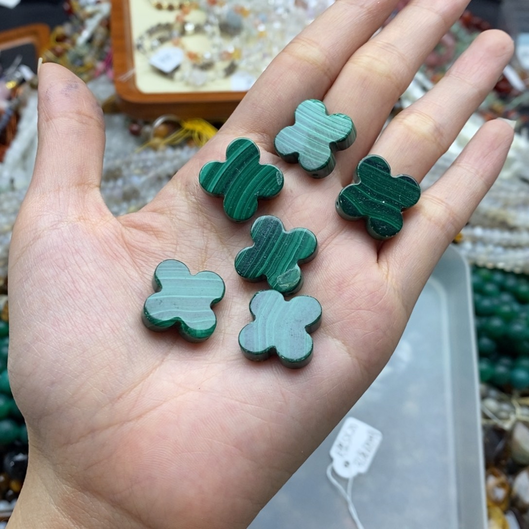 玛瑙/玉髓未镶嵌珠宝半成品一个天然5×20mm孔雀石四叶草