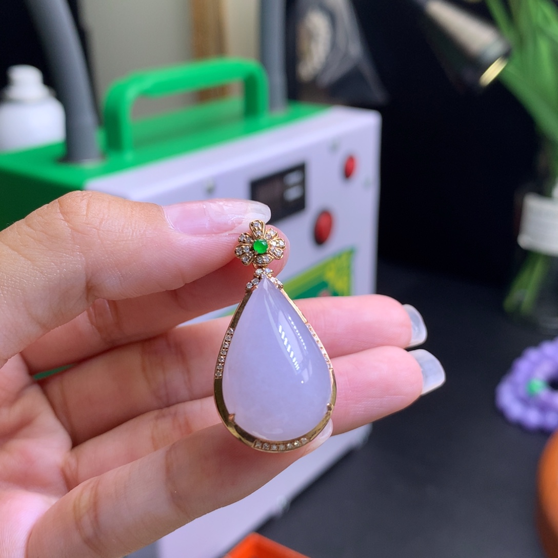 翡翠18K金镶嵌颈饰