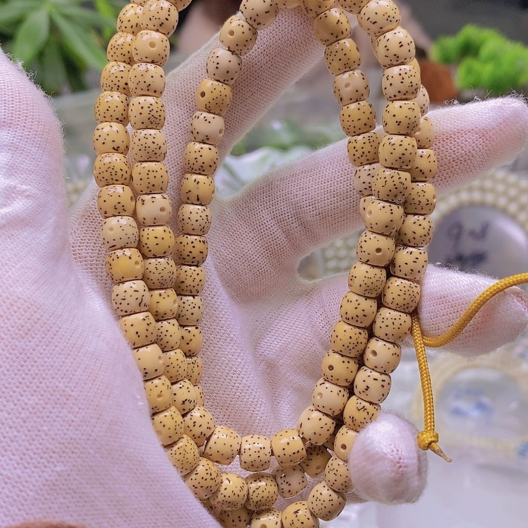 静***H星月菩提吊坠鸡油黄