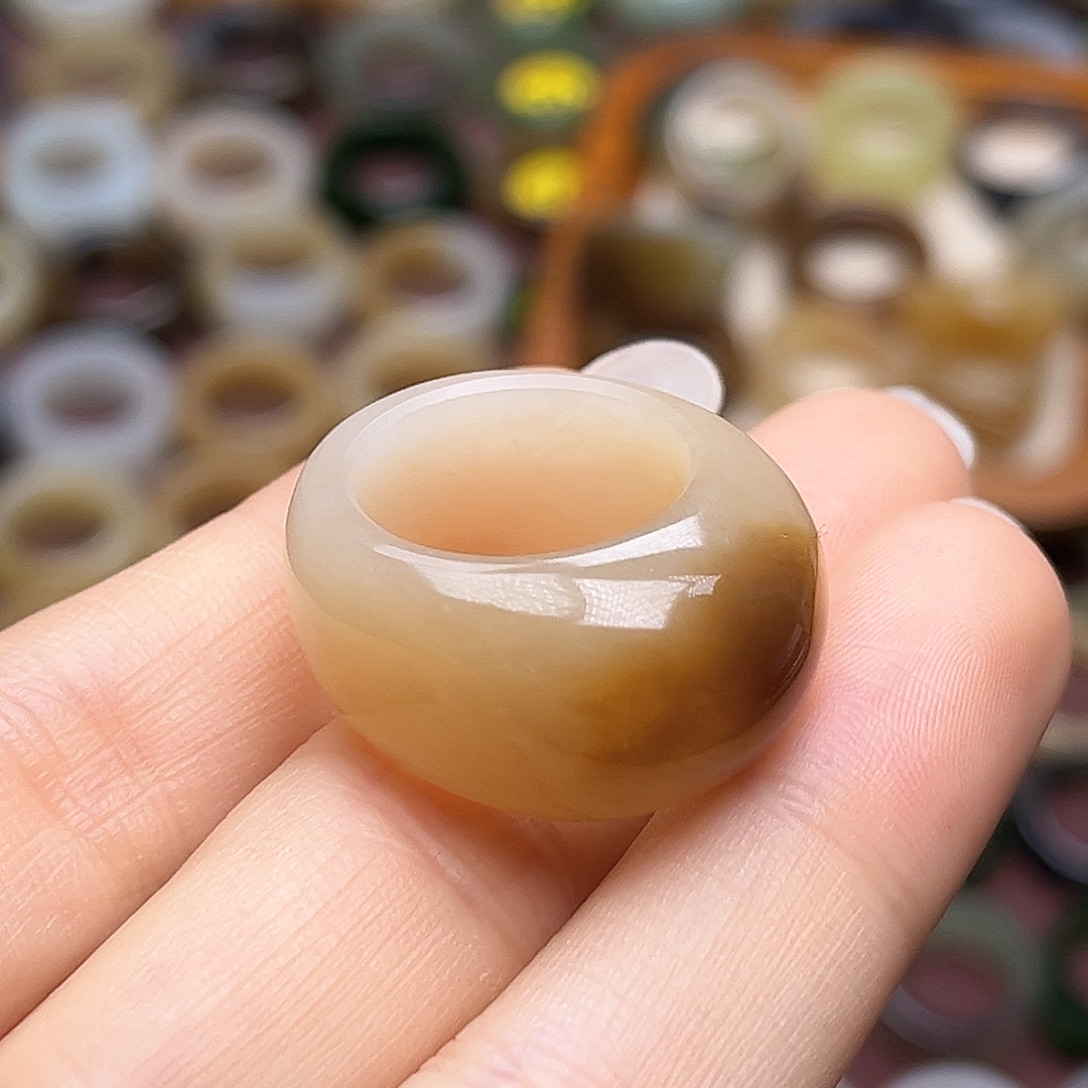 和田玉未镶嵌戒指16.6布朗尼