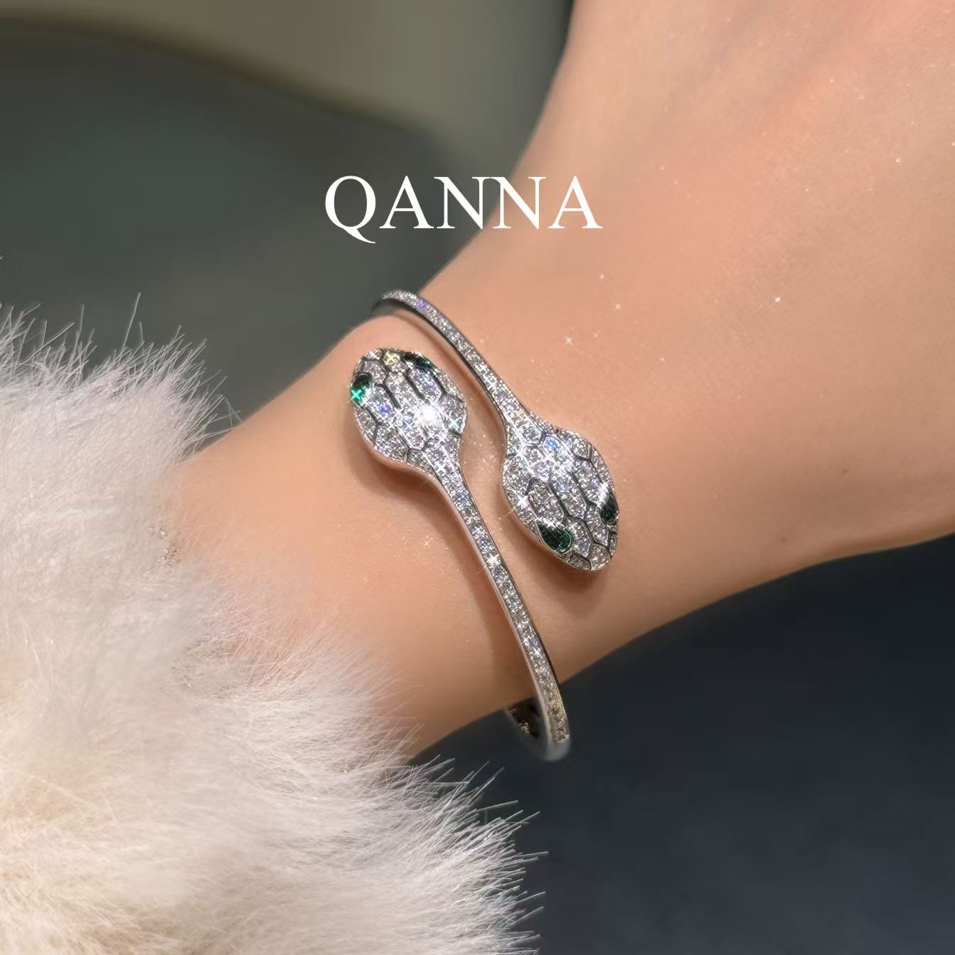 QANNA【豪华绿色双蛇头】【灵蛇设计款】欧美风时尚奢华钻石手镯AY