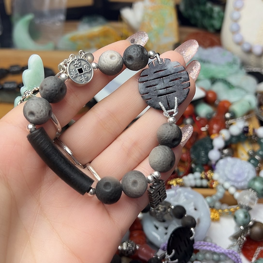 翡翠颈饰未镶嵌吊坠